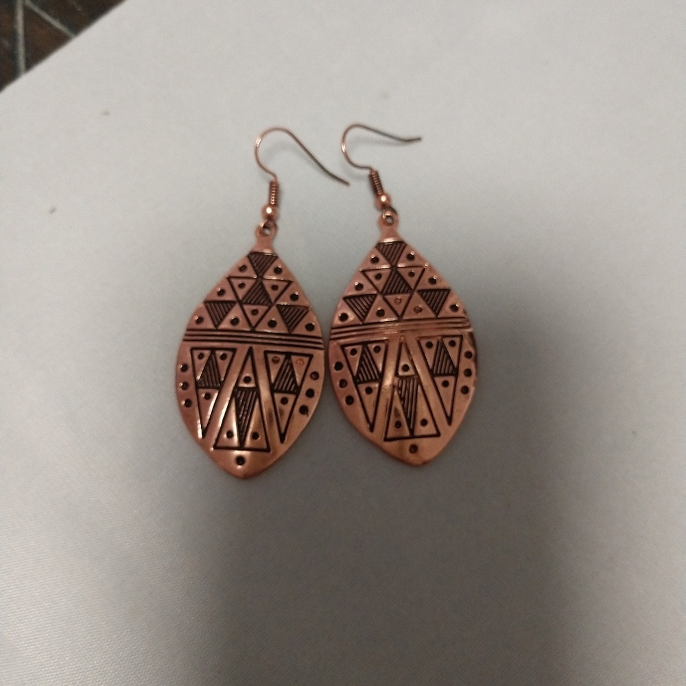 Earrings copper tone with design